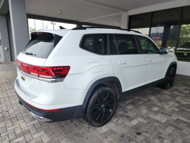2024 Volkswagen Atlas SE Technology photo 3