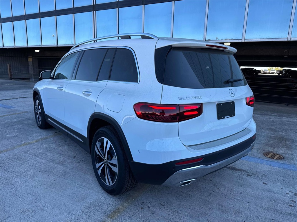 2025 Mercedes Benz GLB 250 photo 2