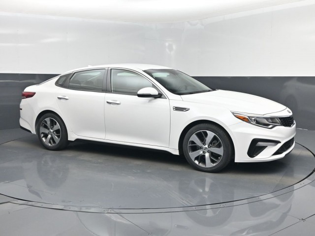 2020 Kia Optima S's photo