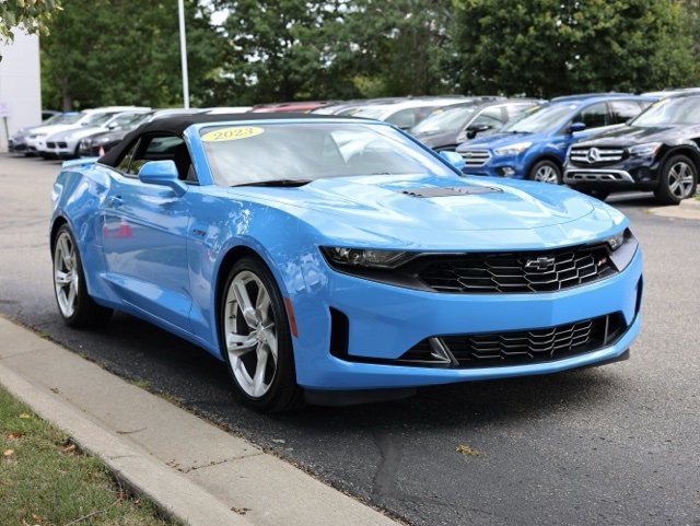 2023 Chevrolet Camaro LT1 photo 2