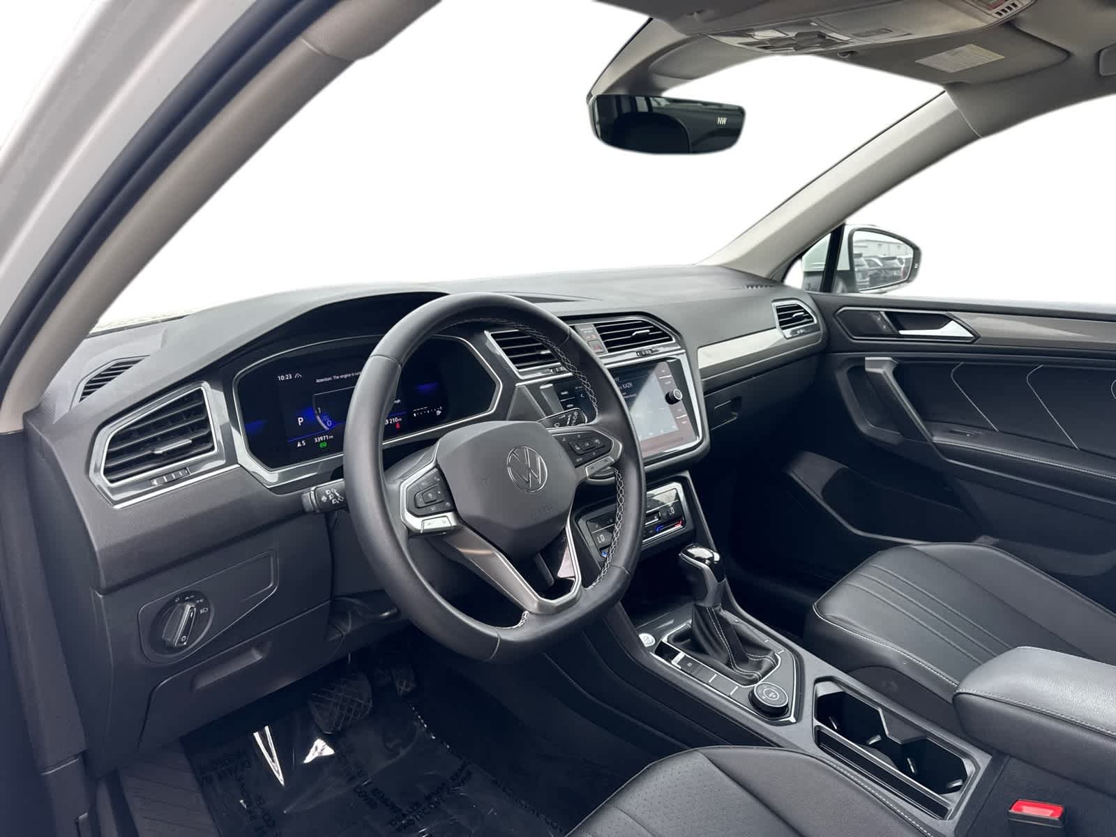 2022 Volkswagen Tiguan SE photo 2