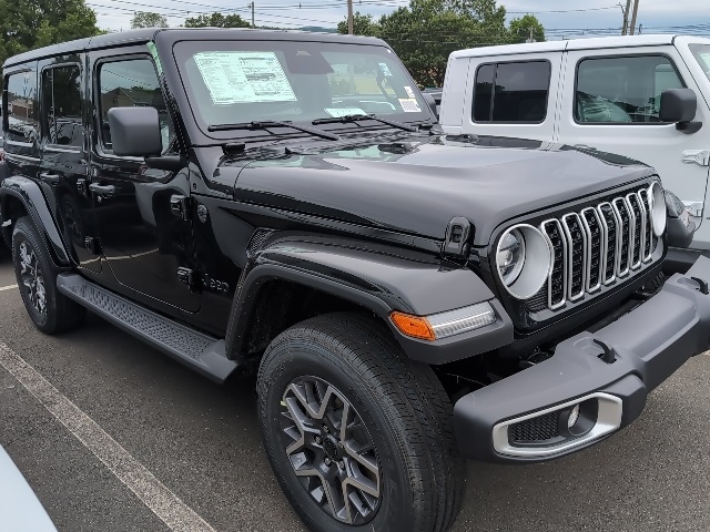 2025 Jeep Wrangler Sahara photo 2