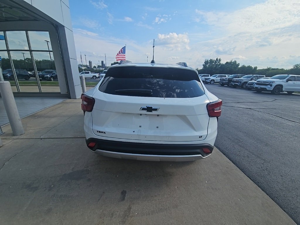 2025 Chevrolet Trax LT photo 6