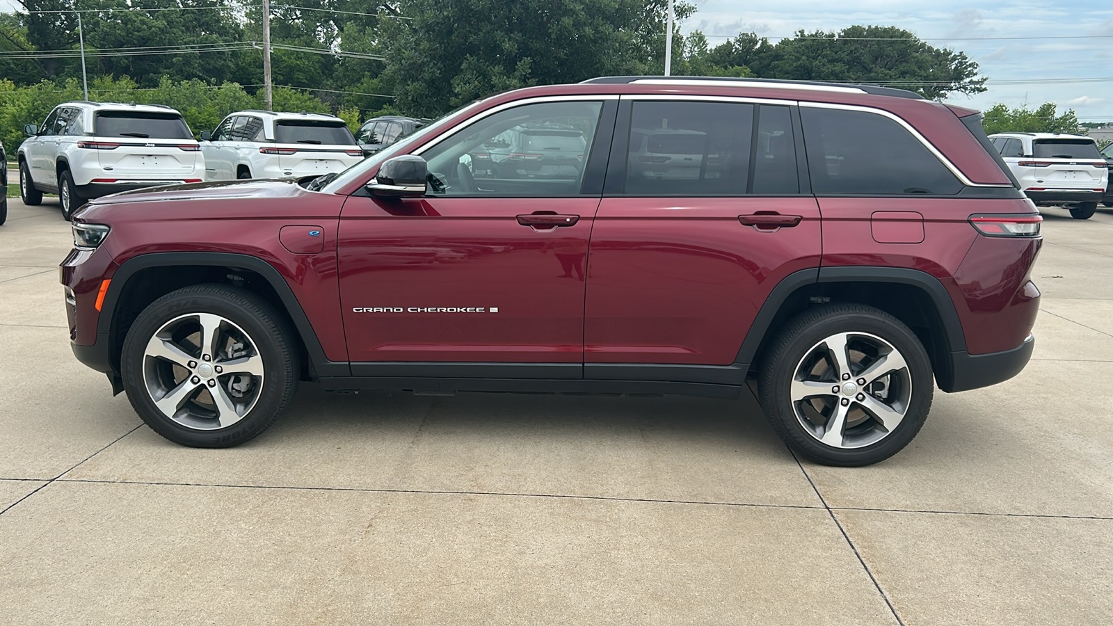 2023 Jeep Cherokee Base photo 6
