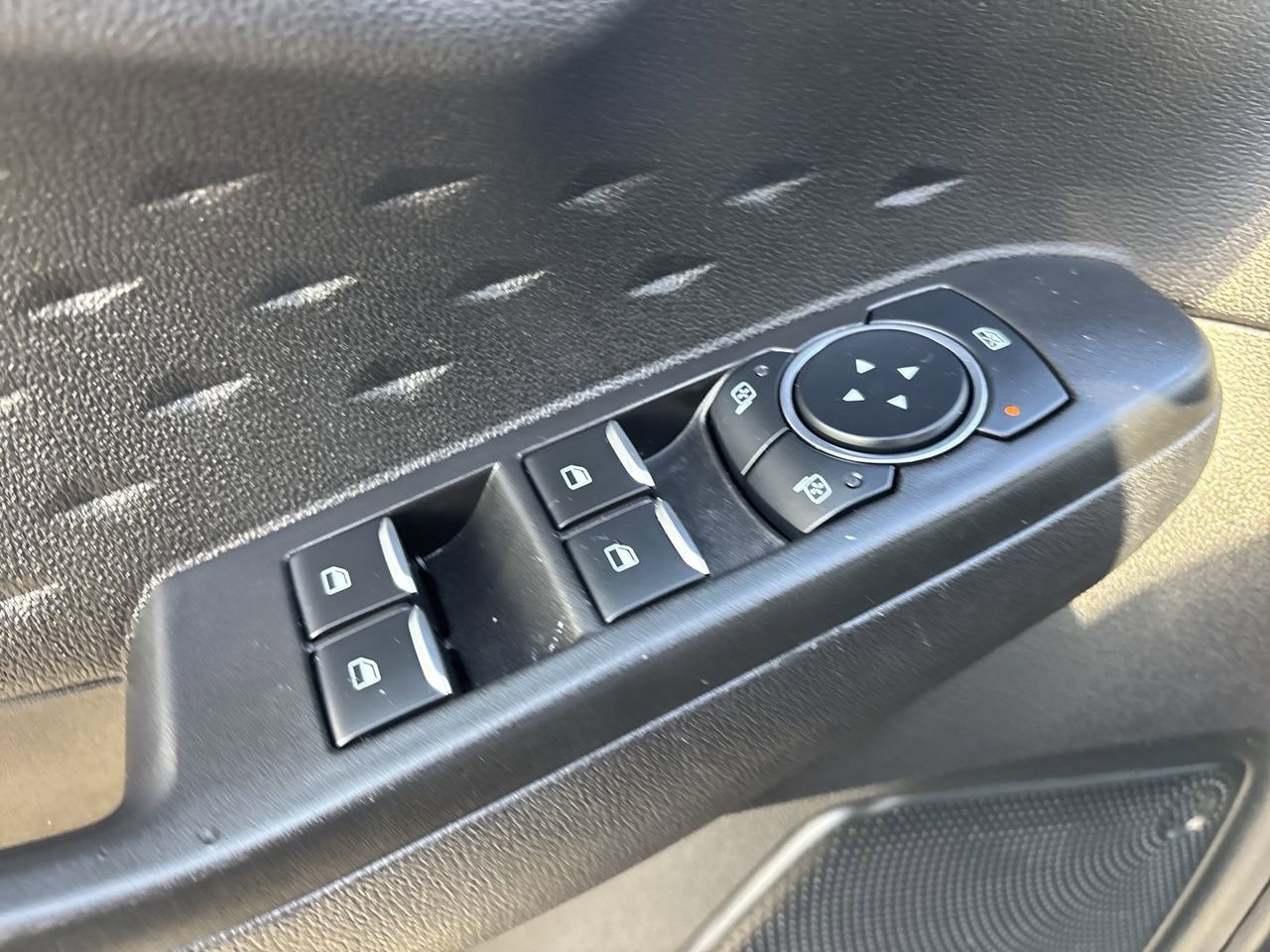 2020 Ford Escape SE photo 17