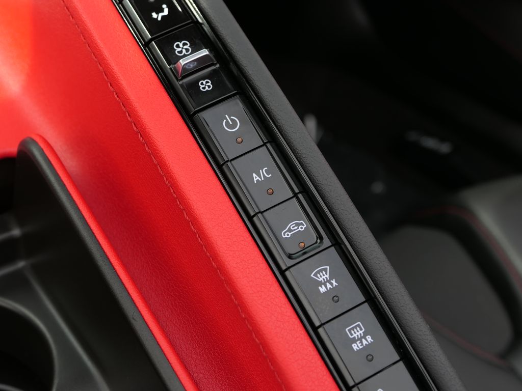 2024 Chevrolet Corvette Stingray 2LT photo 18