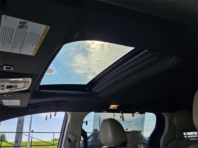 2024 Toyota Sienna XLE photo 4