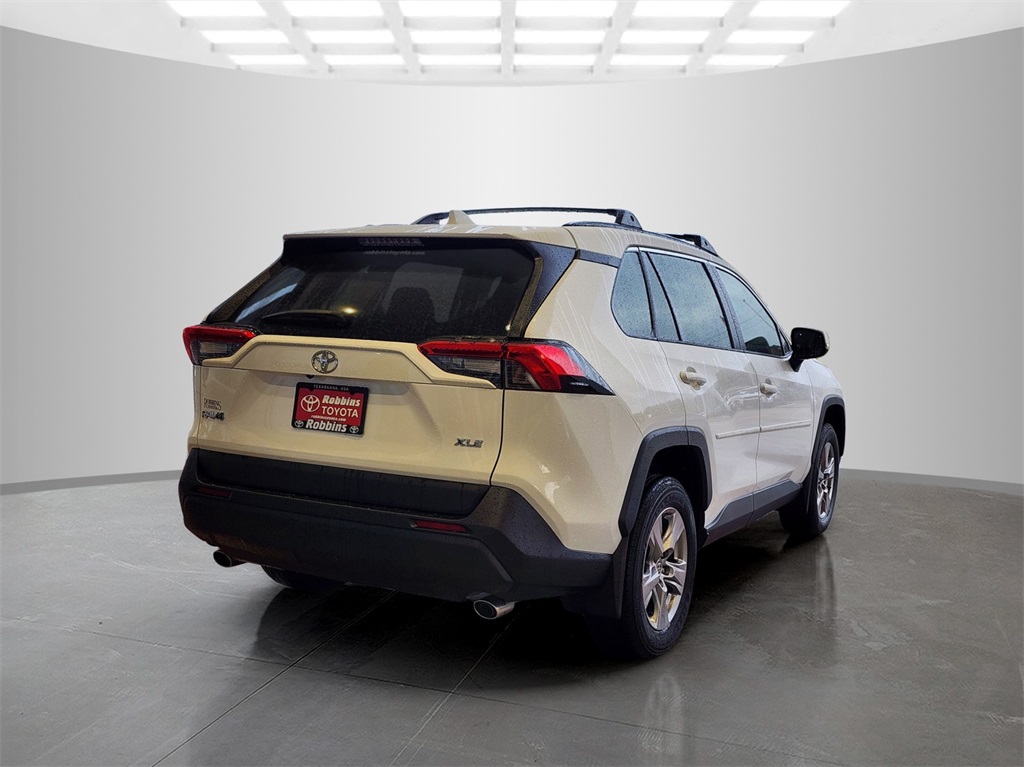 2023 Toyota RAV4 XLE photo 4