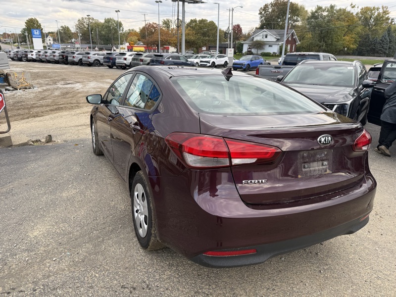 2017 Kia Forte LX Base photo 3