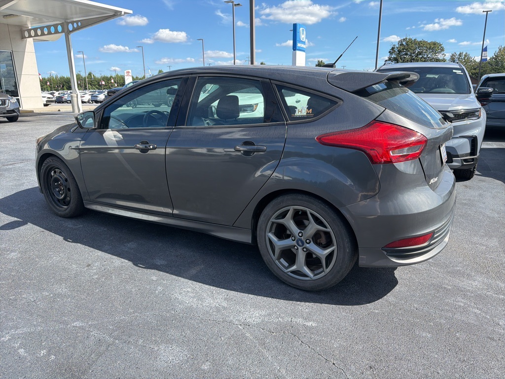 2017 Ford Focus ST photo 4