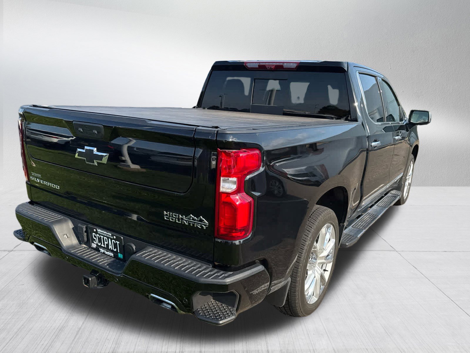 2024 Chevrolet Silverado 1500 High Country photo 3