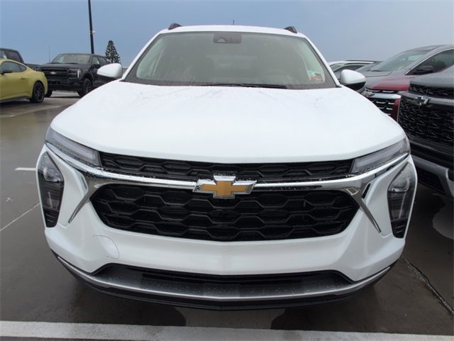 2026 Chevrolet Trax LT photo 2