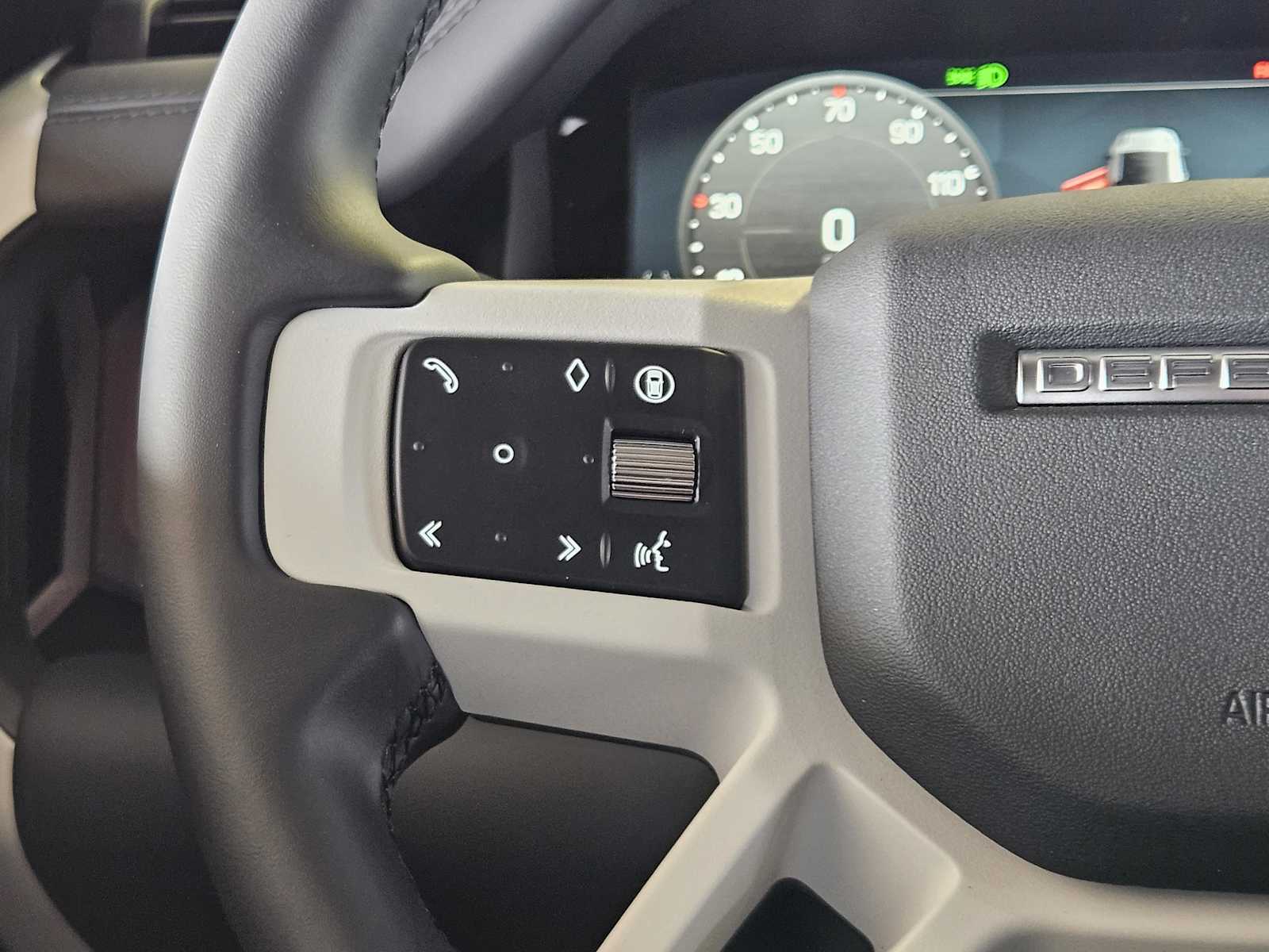 2025 Land Rover Defender 110 X-Dynamic SE photo 26