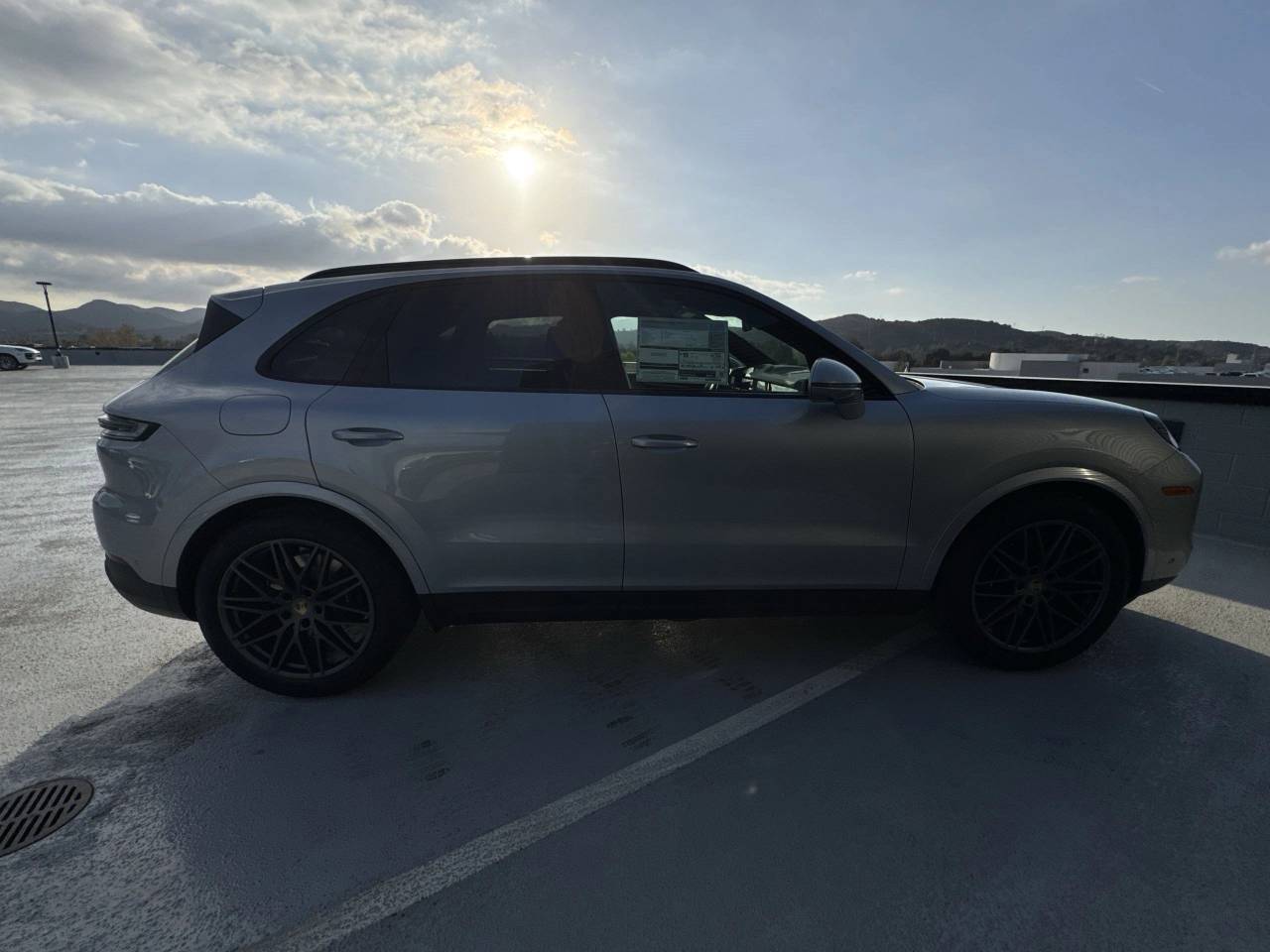 2025 Porsche Cayenne Base photo 7