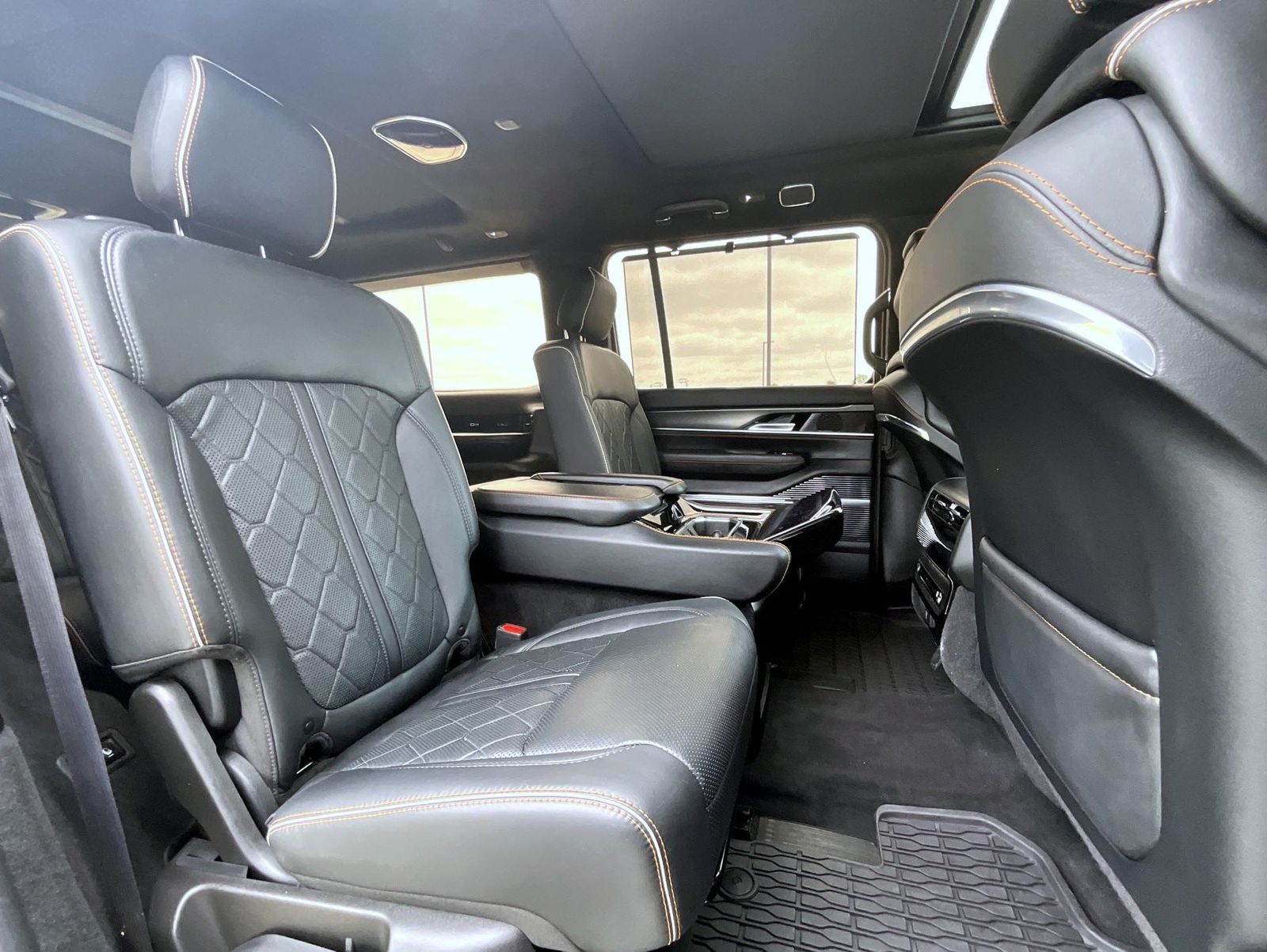 2023 Jeep Grand Wagoneer III Obsidian photo 22