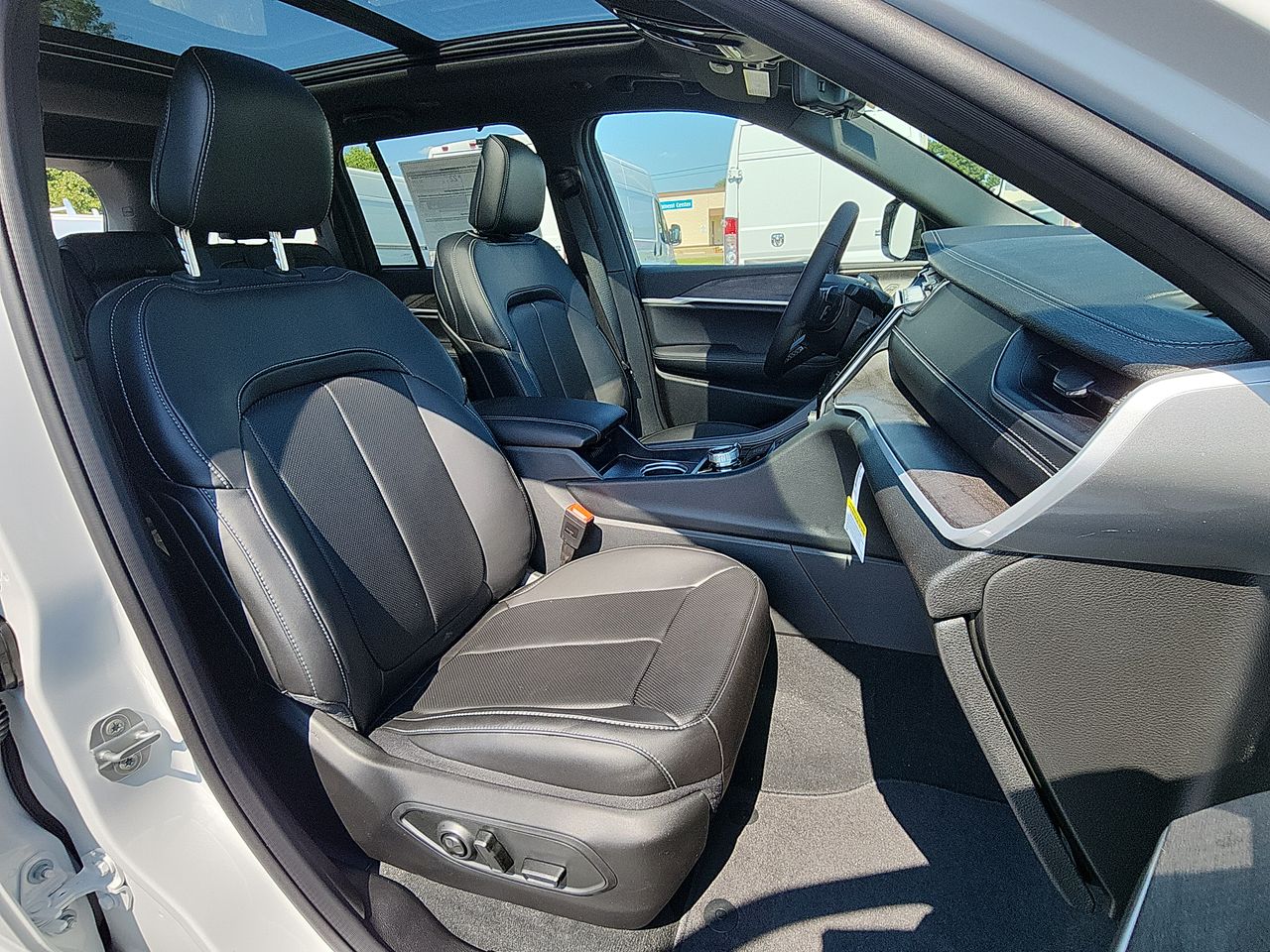 2025 Jeep Grand Cherokee Limited photo 23