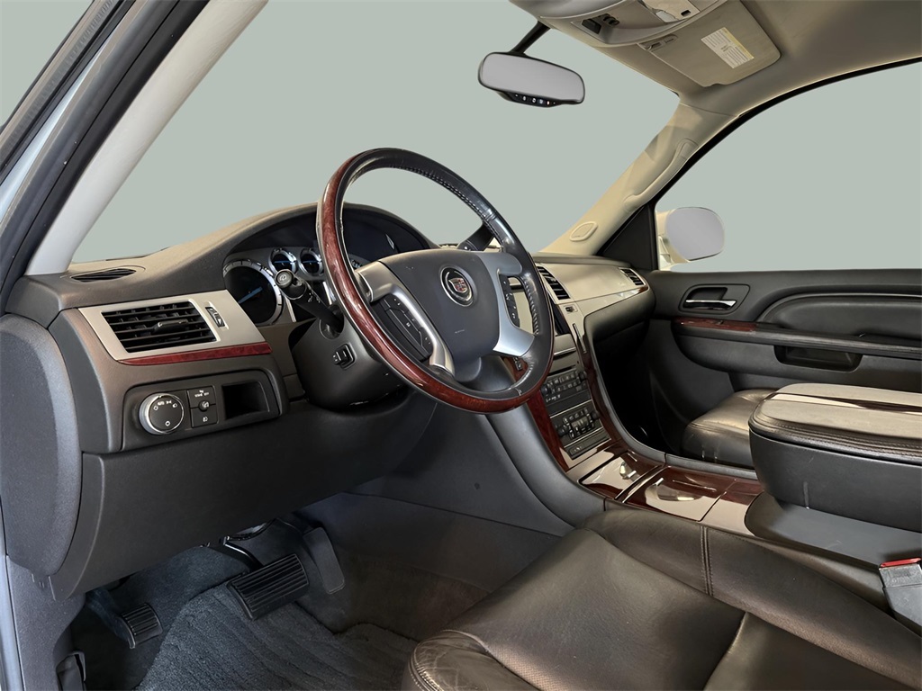 2011 Cadillac Escalade Base photo 16