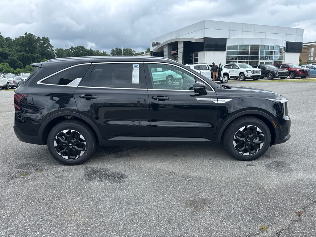 2025 Kia Sorento S photo 2