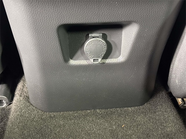 2022 Toyota RAV4 LE photo 12