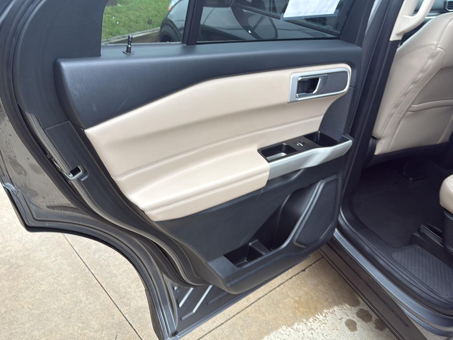 2022 Ford Explorer XLT photo 14