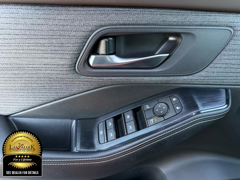 2023 Nissan Rogue SV photo 4