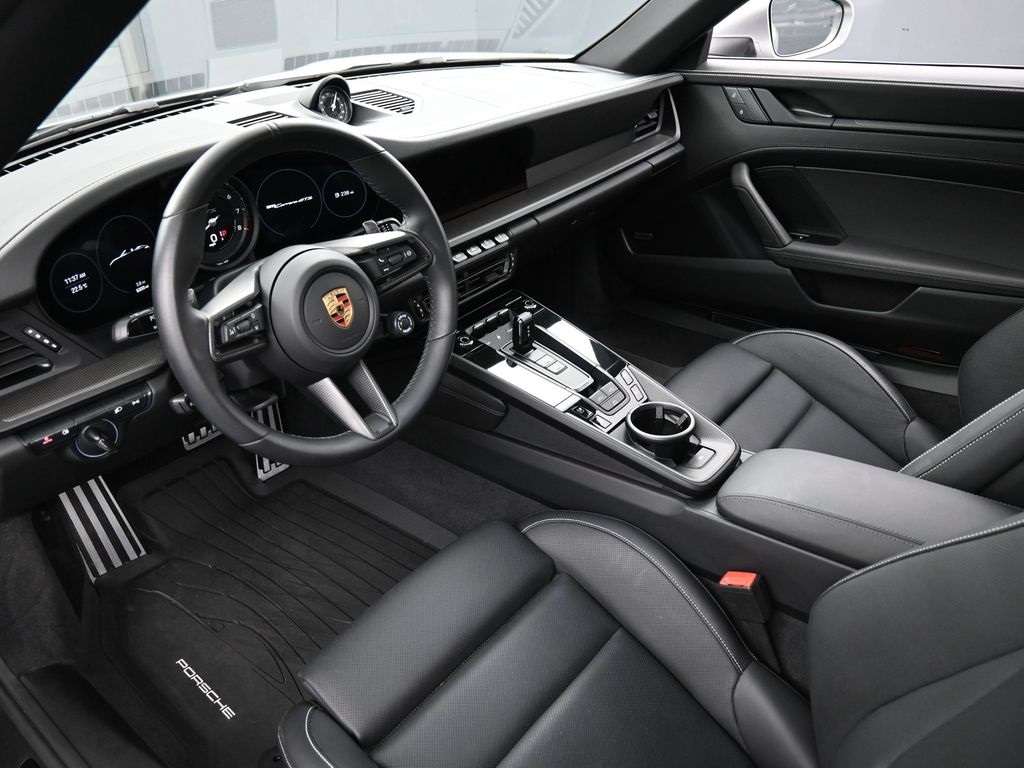 2024 Porsche 911 GTS photo 3