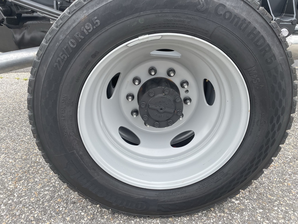 2025 Ford F-550 XL photo 4