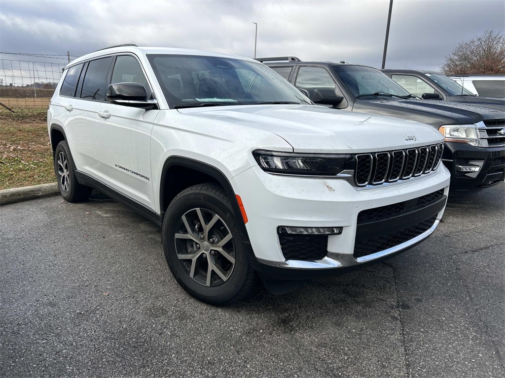 2025 Jeep Grand Cherokee Limited photo 2