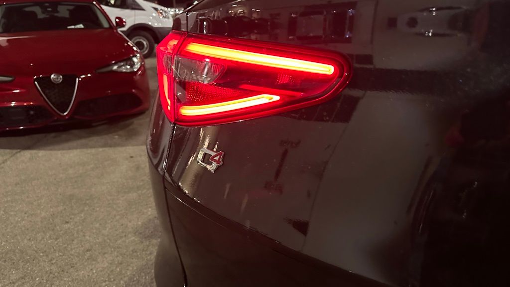 2022 Alfa Romeo Stelvio Ti photo 4