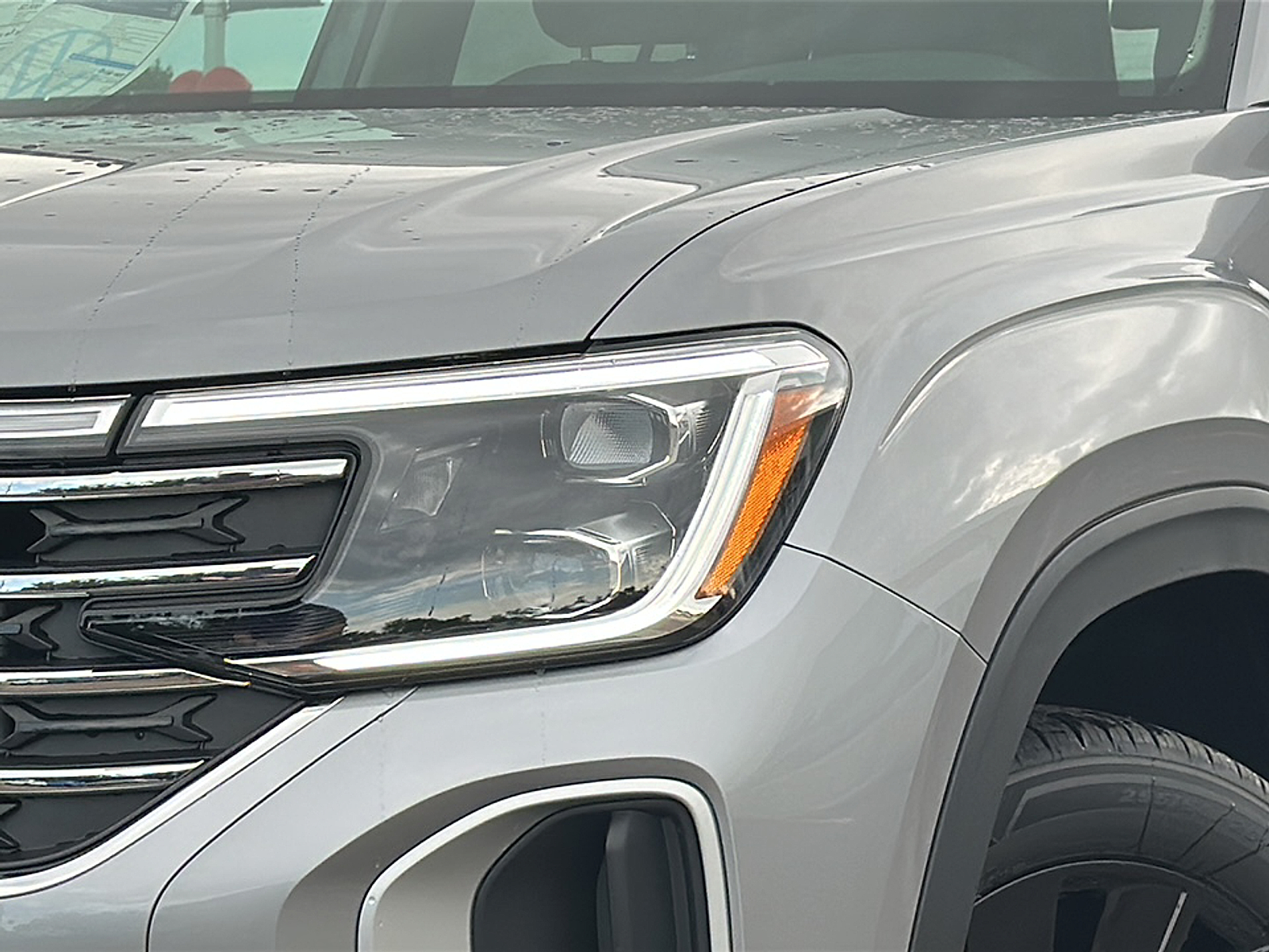 2025 Volkswagen Atlas SE Technology photo 2