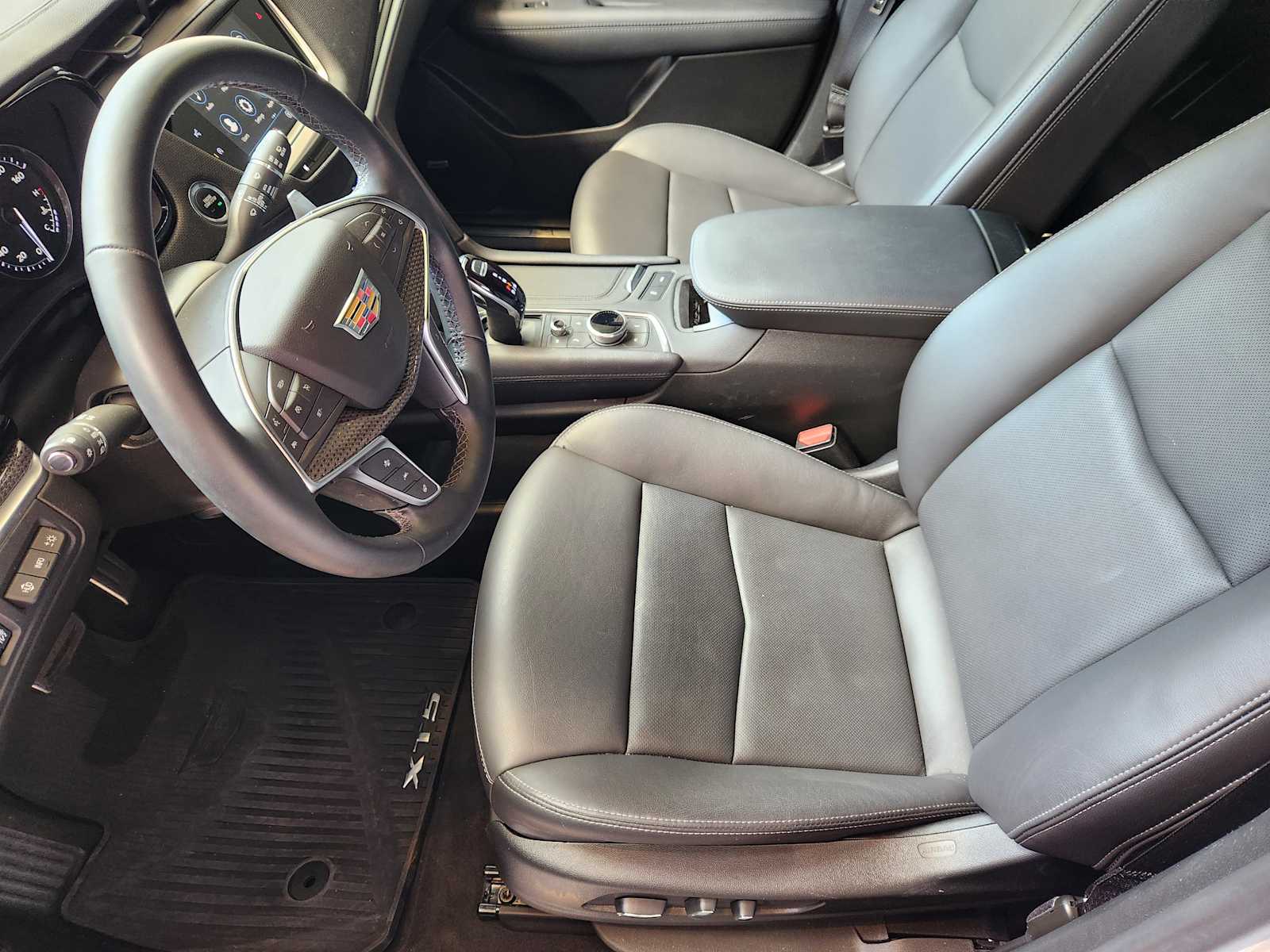 2025 Cadillac XT5 Sport photo 8