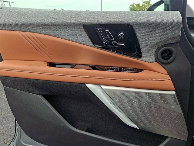 2025 Cadillac Optiq Luxury photo 12