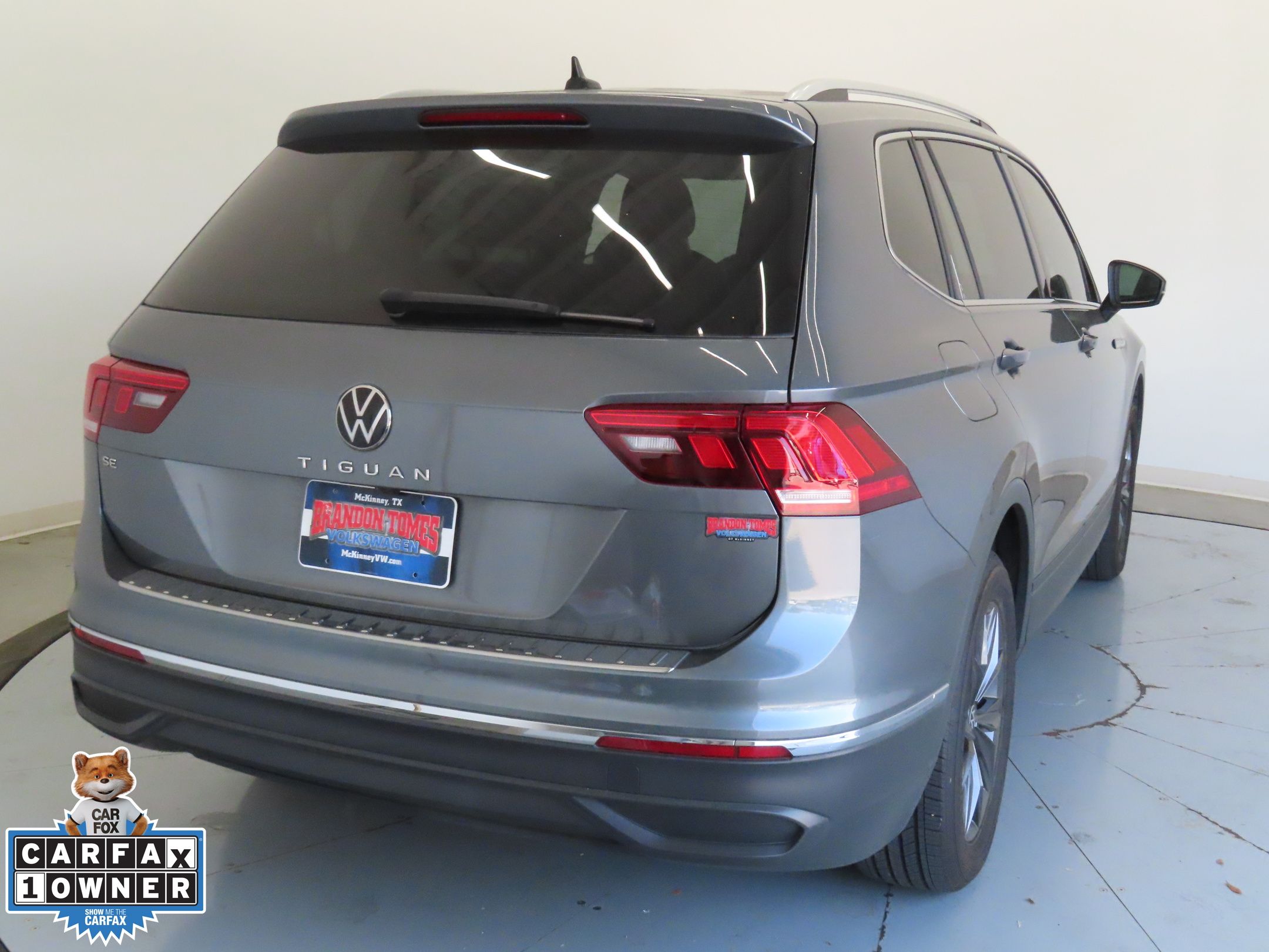 2023 Volkswagen Tiguan SE photo 2