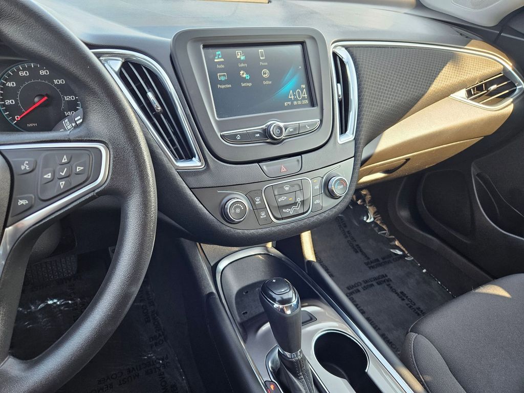 2018 Chevrolet Malibu 1LT photo 16