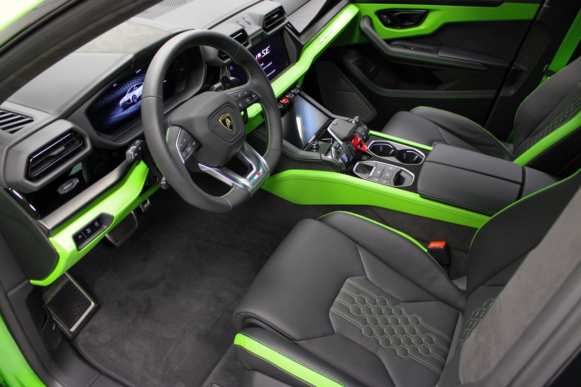2025 Lamborghini Urus SE photo 18