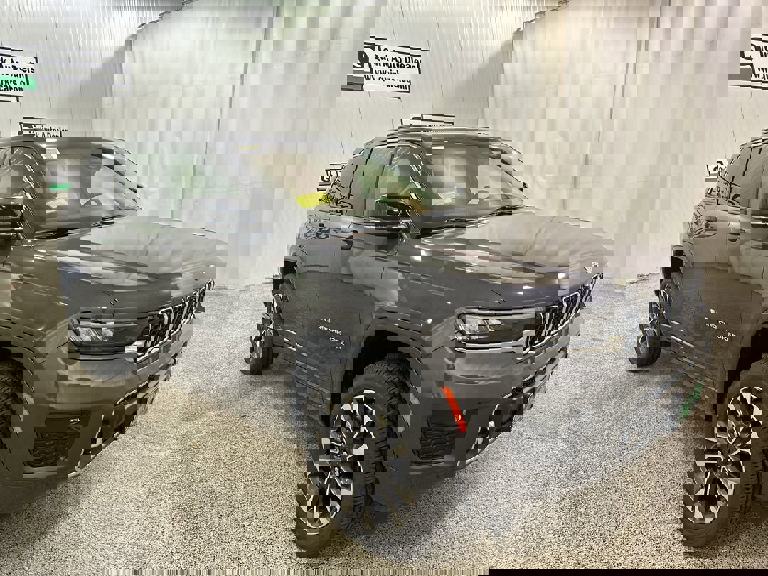 2025 Jeep Grand Cherokee Overland's photo