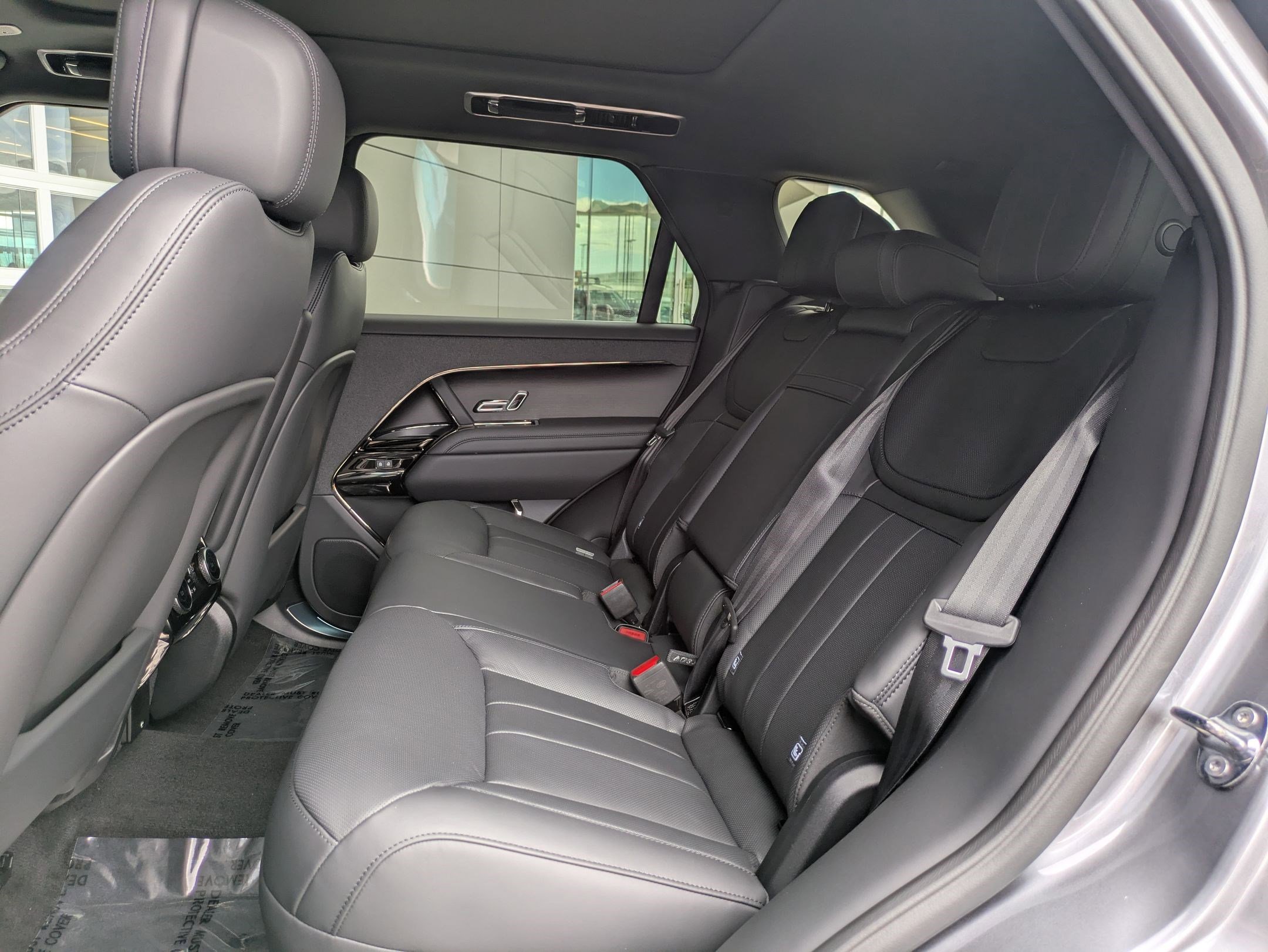 2025 Land Rover Range Rover Sport SE photo 13