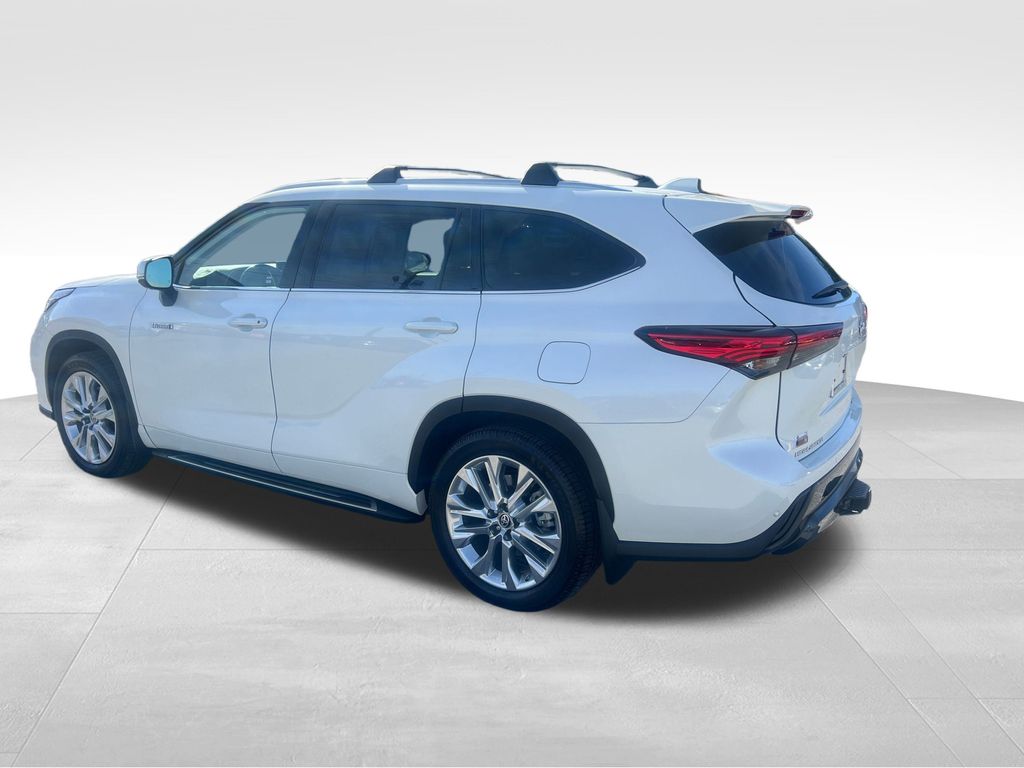 2021 Toyota Highlander Hybrid Limited photo 3