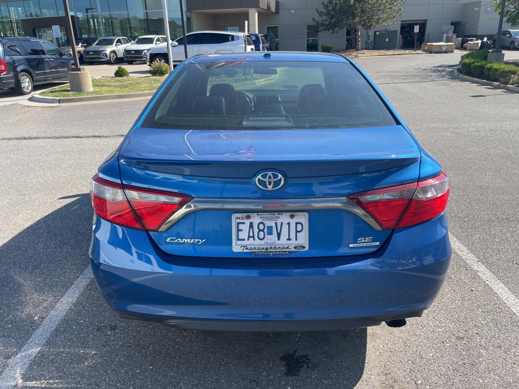 2016 Toyota Camry SE photo 6