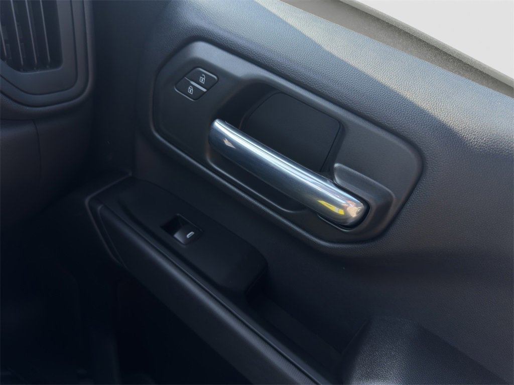 2025 Chevrolet Silverado 1500 Custom photo 17