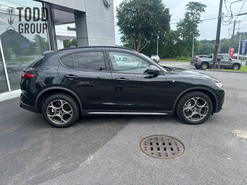 2022 Alfa Romeo Stelvio Ti photo 6