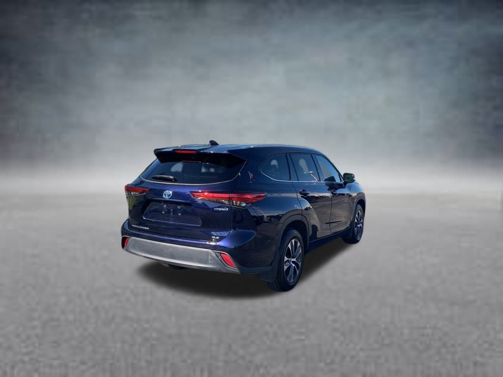 2022 Toyota Highlander Hybrid XLE photo 4