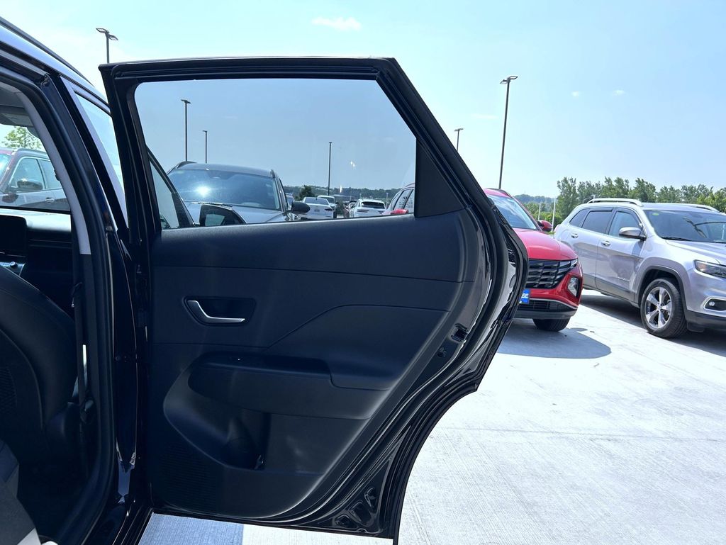 2025 Hyundai Kona Limited photo 18