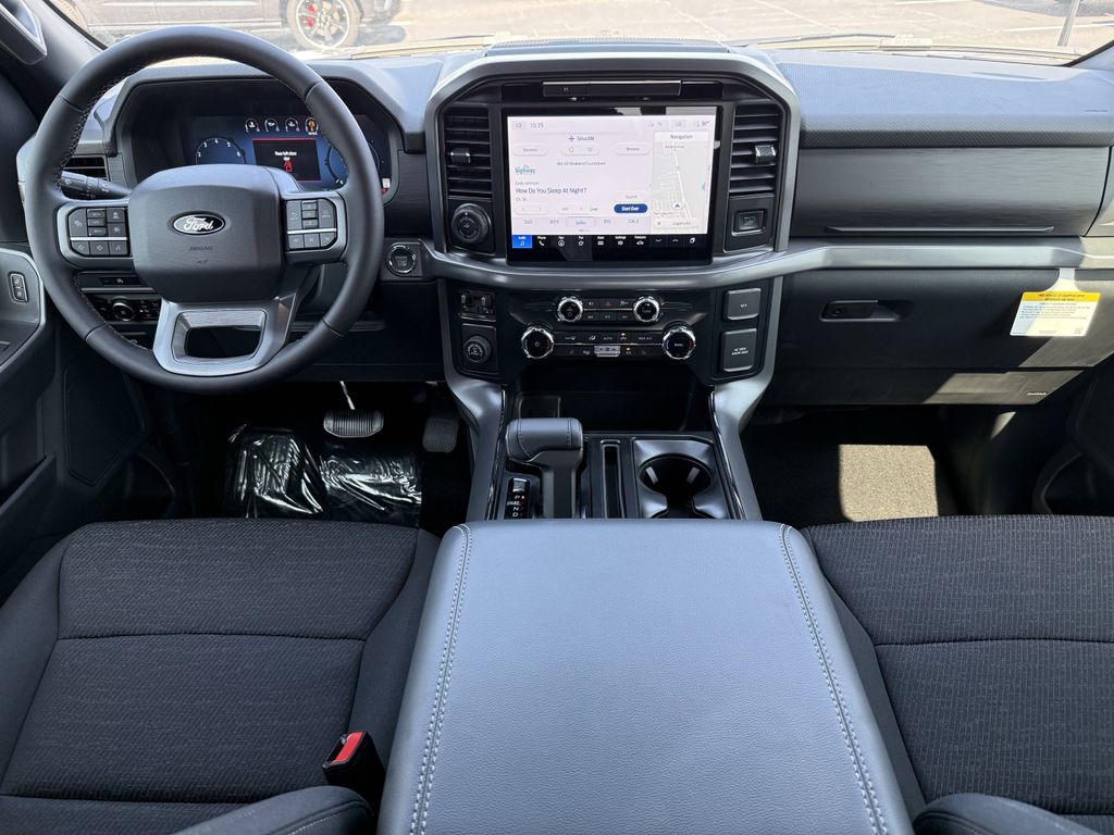 2025 Ford F-150 XLT photo 3