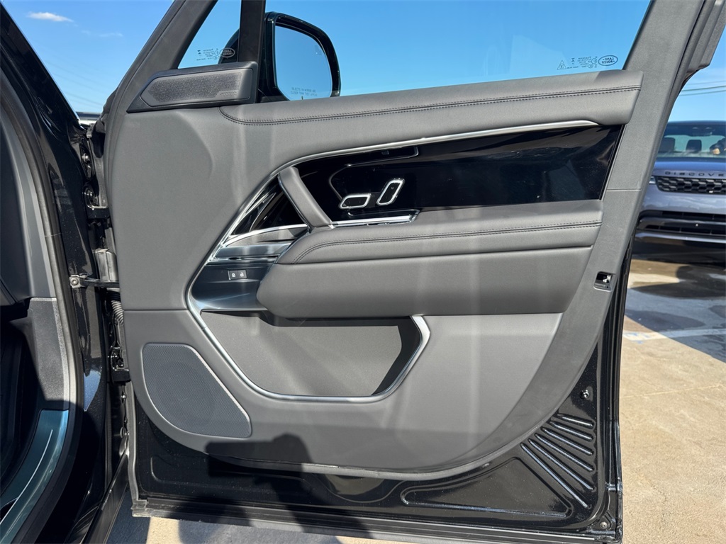 2025 Land Rover Range Rover SE photo 15