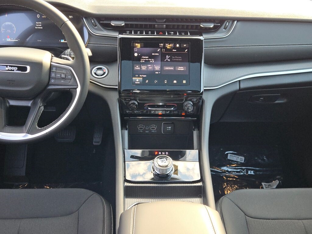 2025 Jeep Grand Cherokee Laredo photo 21