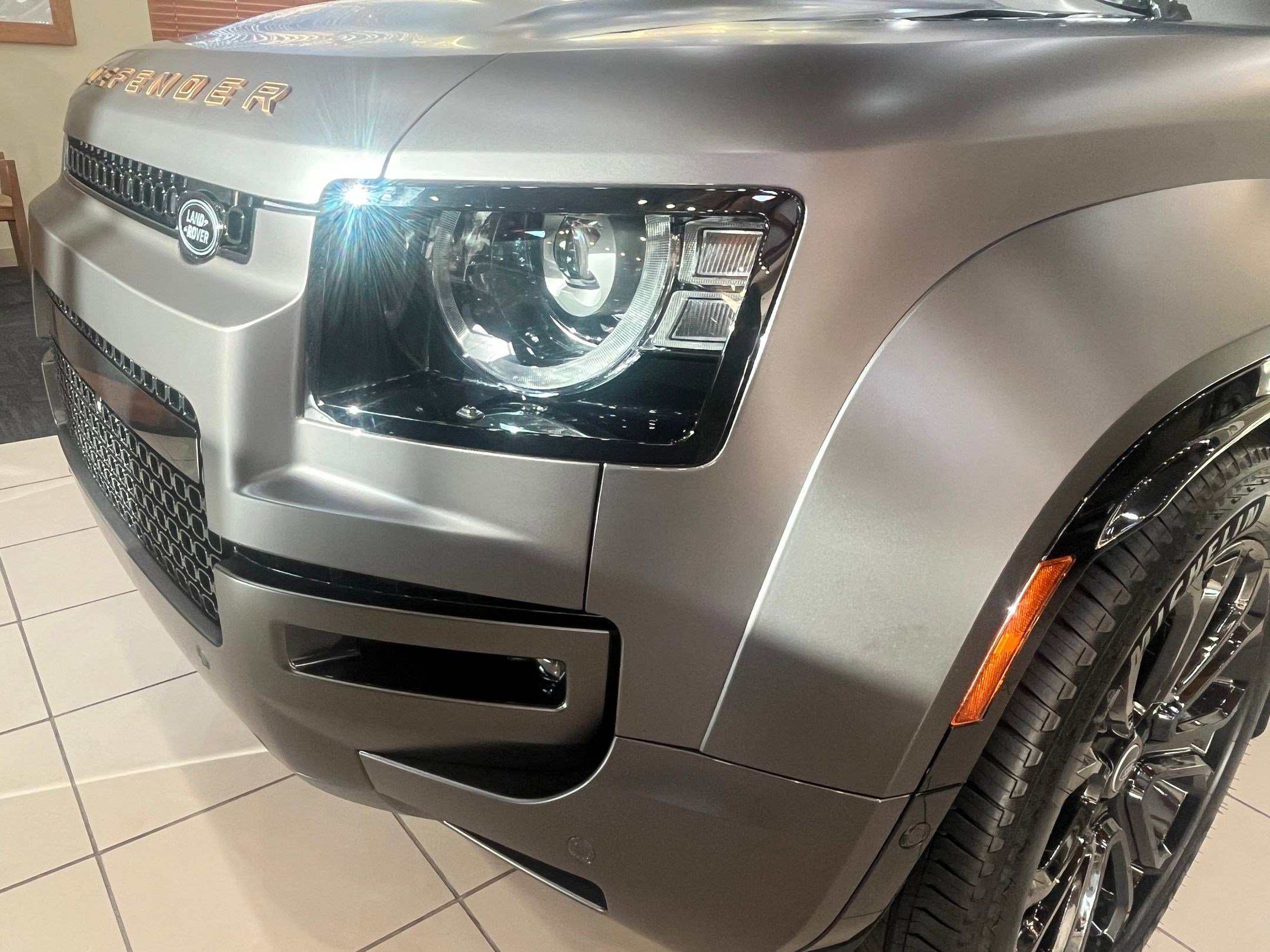 2025 Land Rover Defender 110 photo 3