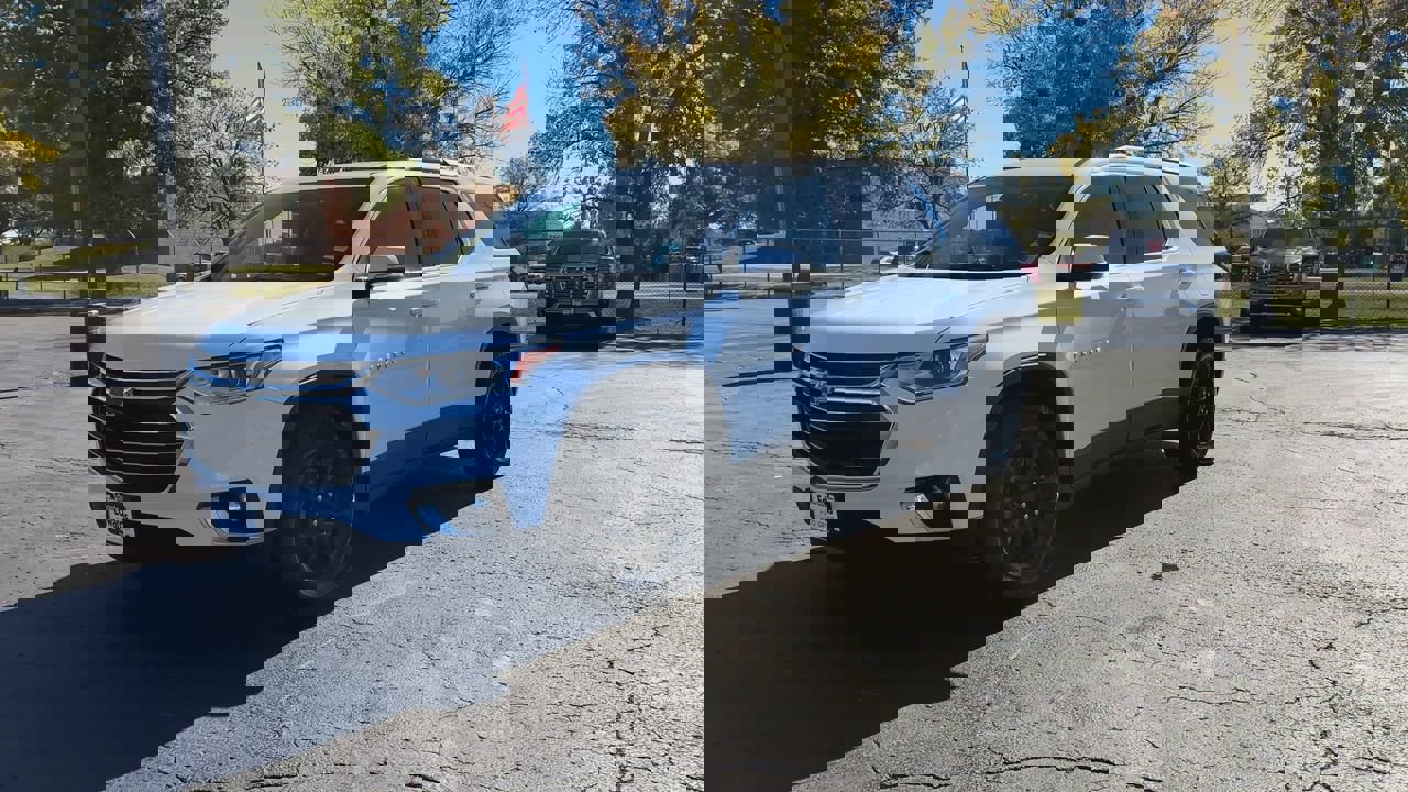 2021 Chevrolet Traverse Cloth photo 3