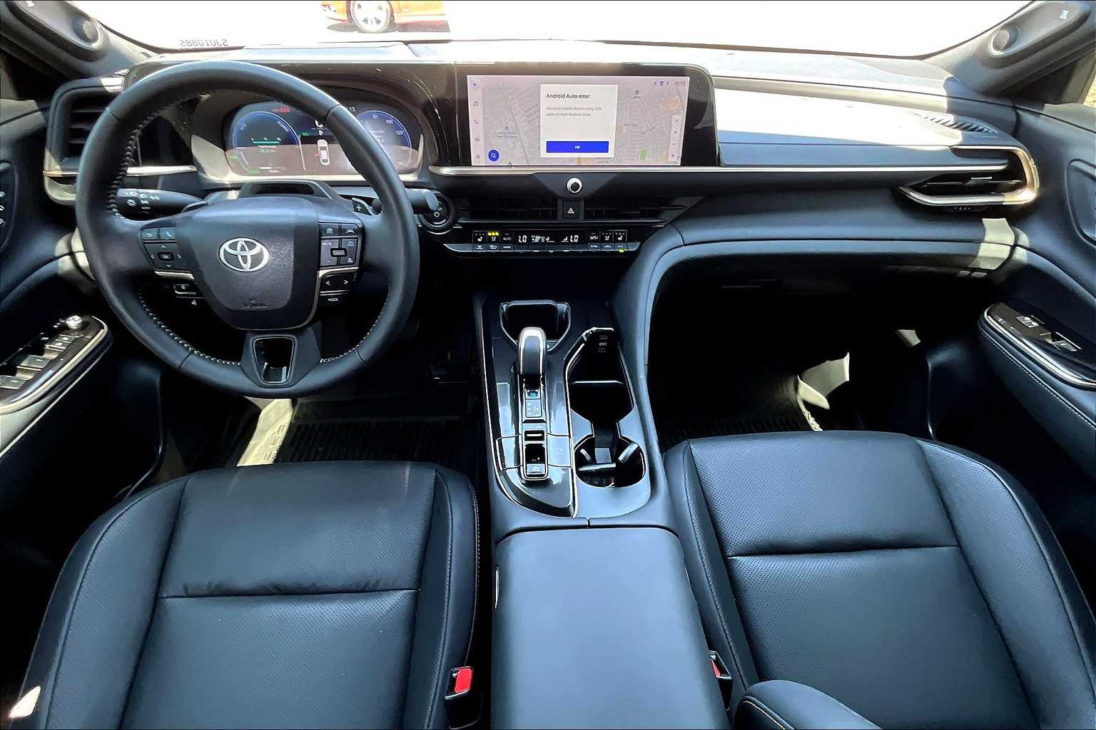 2025 Toyota Crown Platinum photo 12