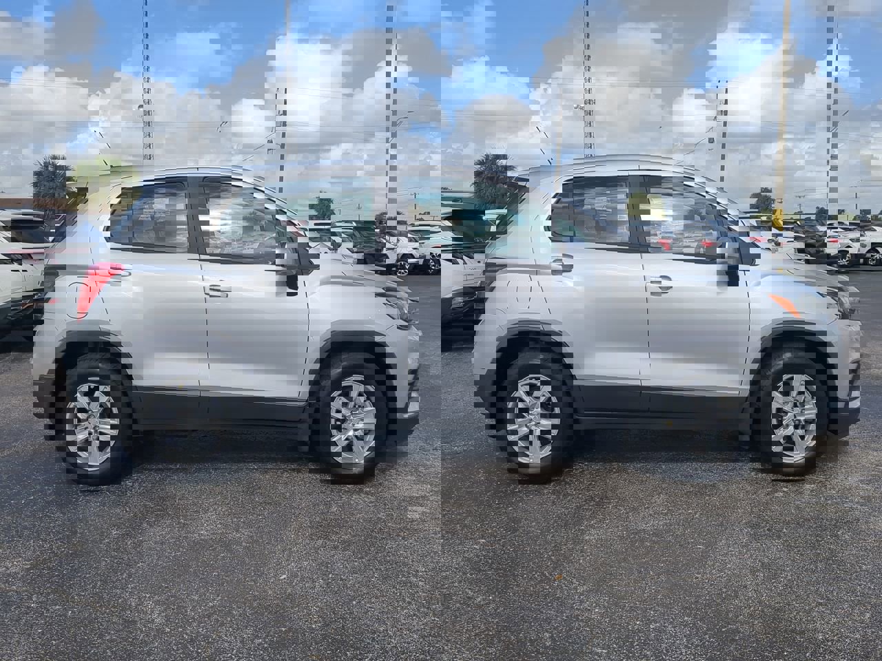 2020 Chevrolet Trax LS photo 3